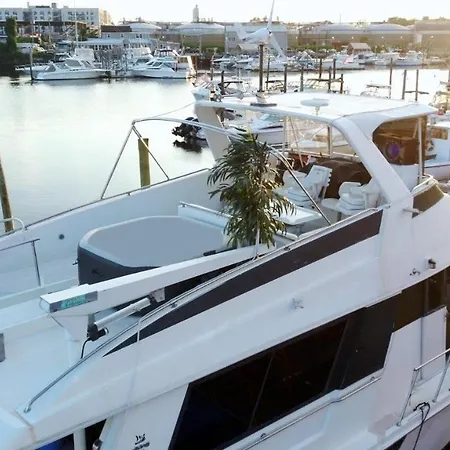 Romantic Condo @ Ocean 3-Deck Yacht